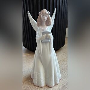 Lladro Heavenly Melodies angel tree topper, model 6835 retired 2001